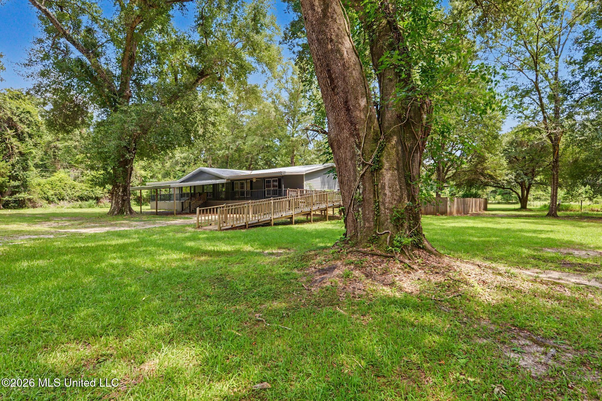 2916 Lee Pierce Road Moss Point, MS 39562 - Photo 3 of 29 003
