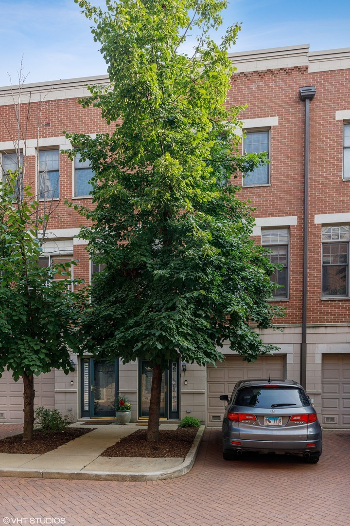 2008 South Calumet Avenue, Unit F Chicago, IL 60616 - Photo 2 of 25