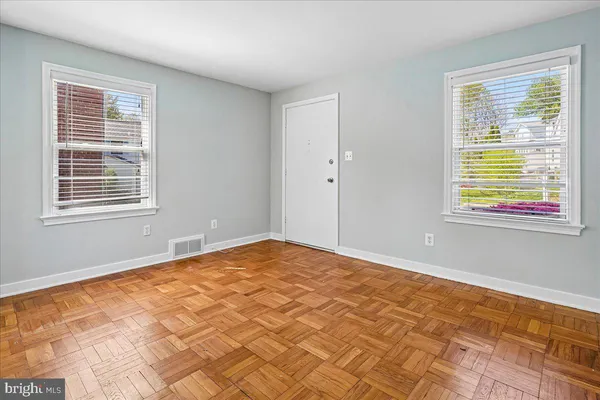 $845,000 | 5856 14th Street North, Arlington, VA 22205
