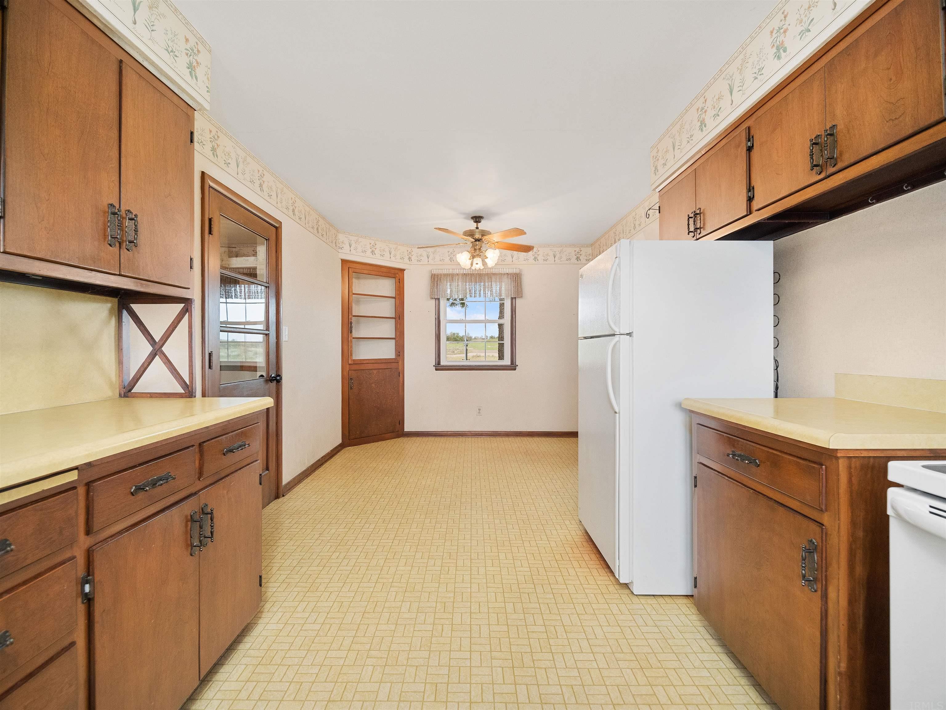 5717 West California Road Fort Wayne, IN 46818 - Photo 8 of 36