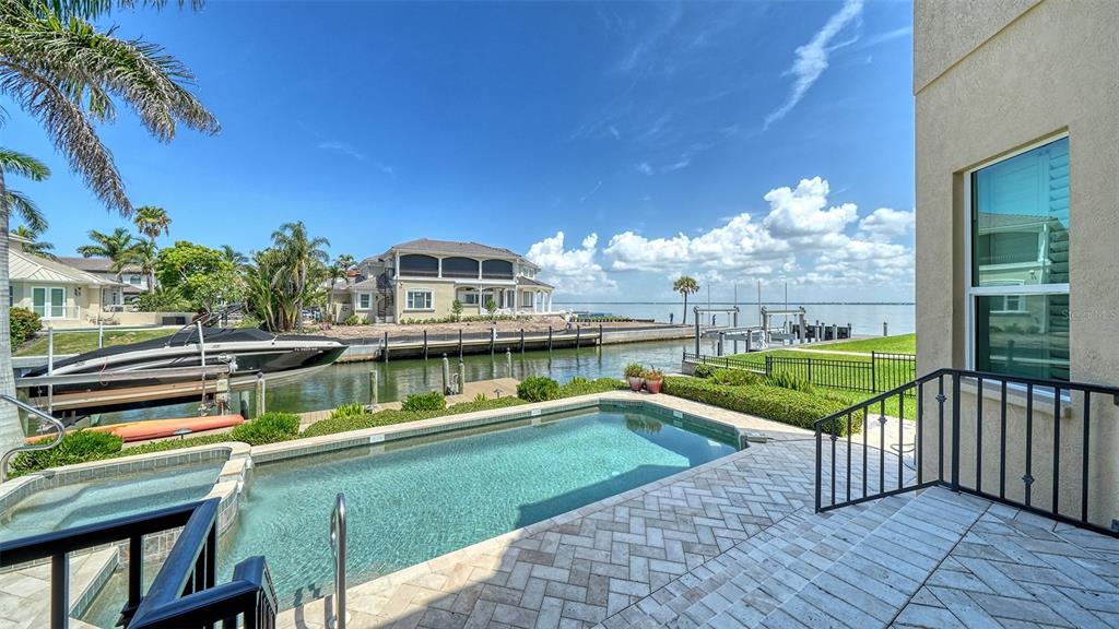 657 Halyard Lane Longboat Key, FL 34228 - Photo 2 of 33
