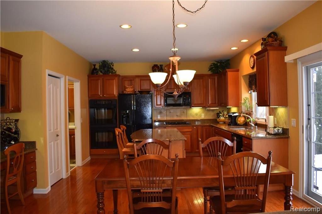 1668 Blushing Court Rochester, MI 48307 - Photo 14 of 34