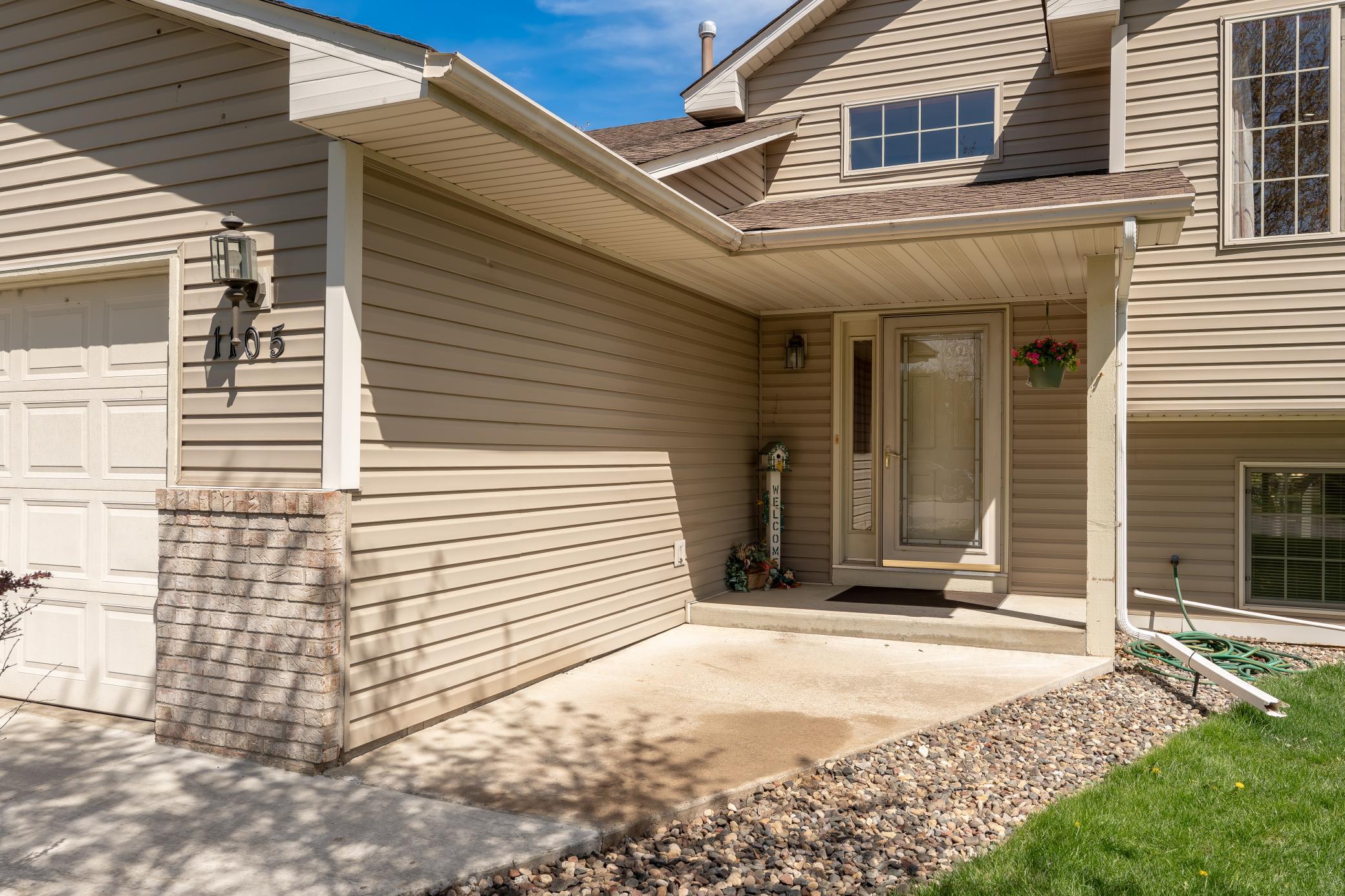 1105 Apgar Street South Shakopee, MN 55379 - Photo 3 of 36
