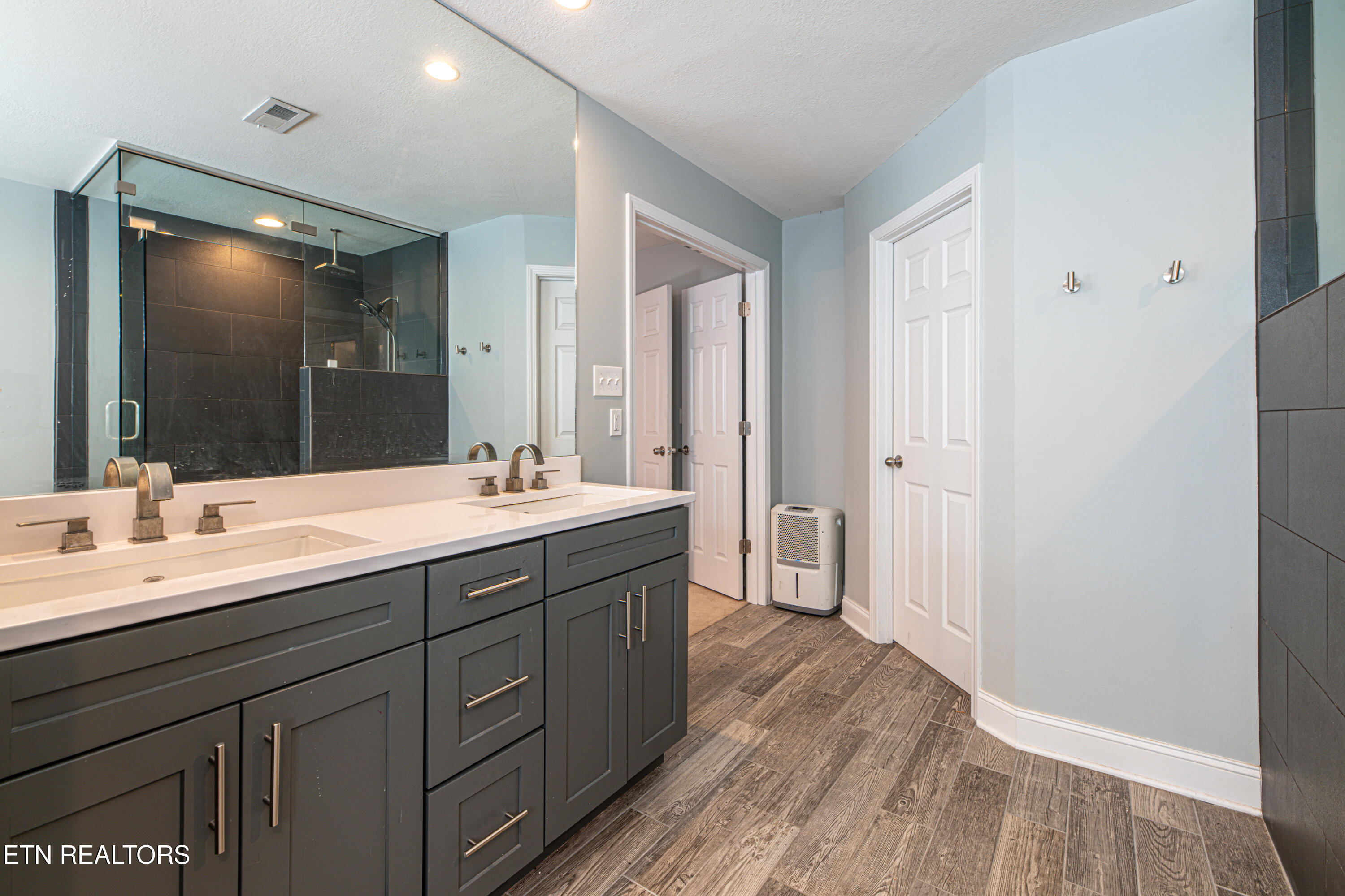 924 Crown Ridge Ln, Powell, TN 37849 - Photo 20 of 39 924 Crown Ridge Lane-25