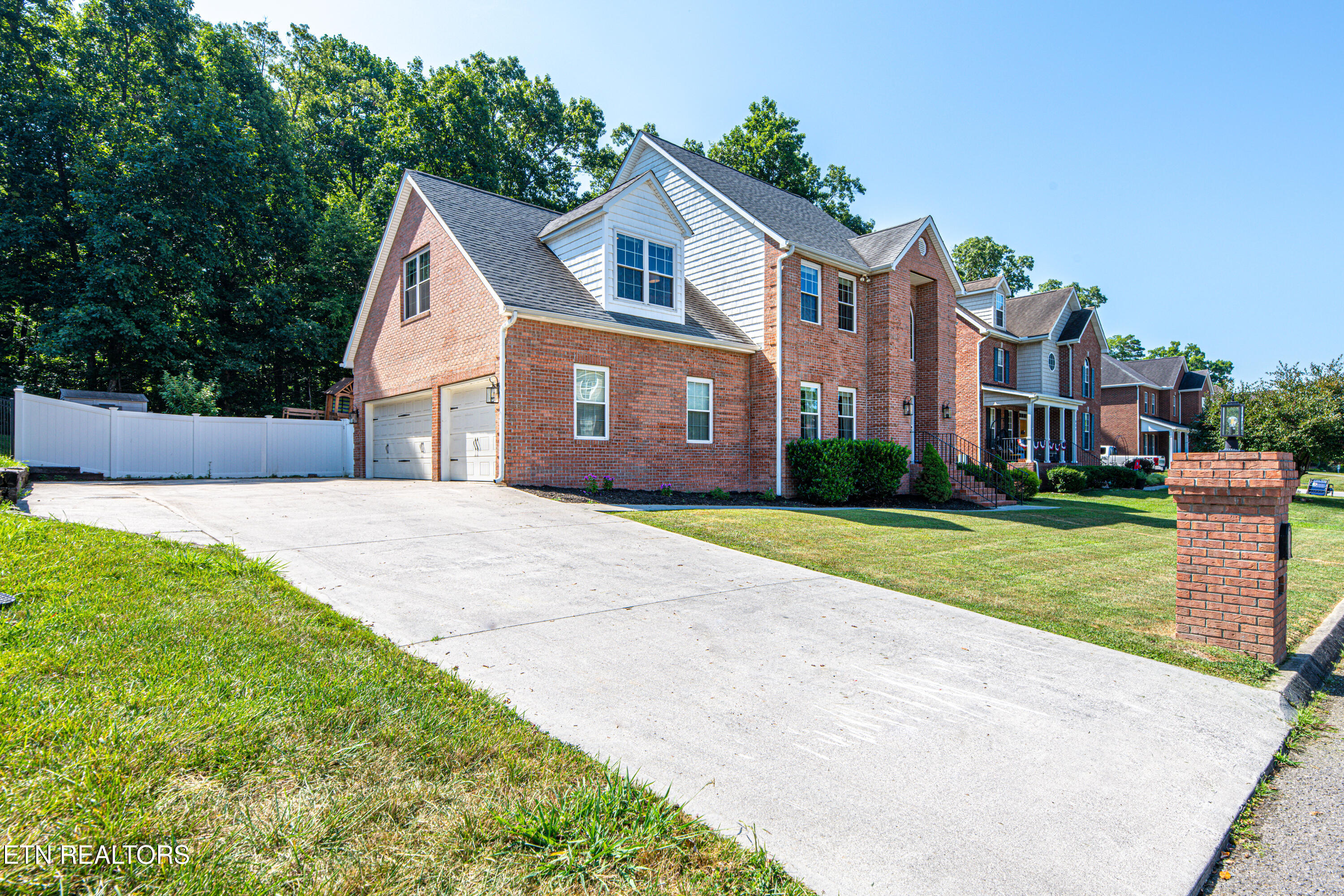 924 Crown Ridge Ln, Powell, TN 37849 - Photo 2 of 39 924 Crown Ridge Lane-42