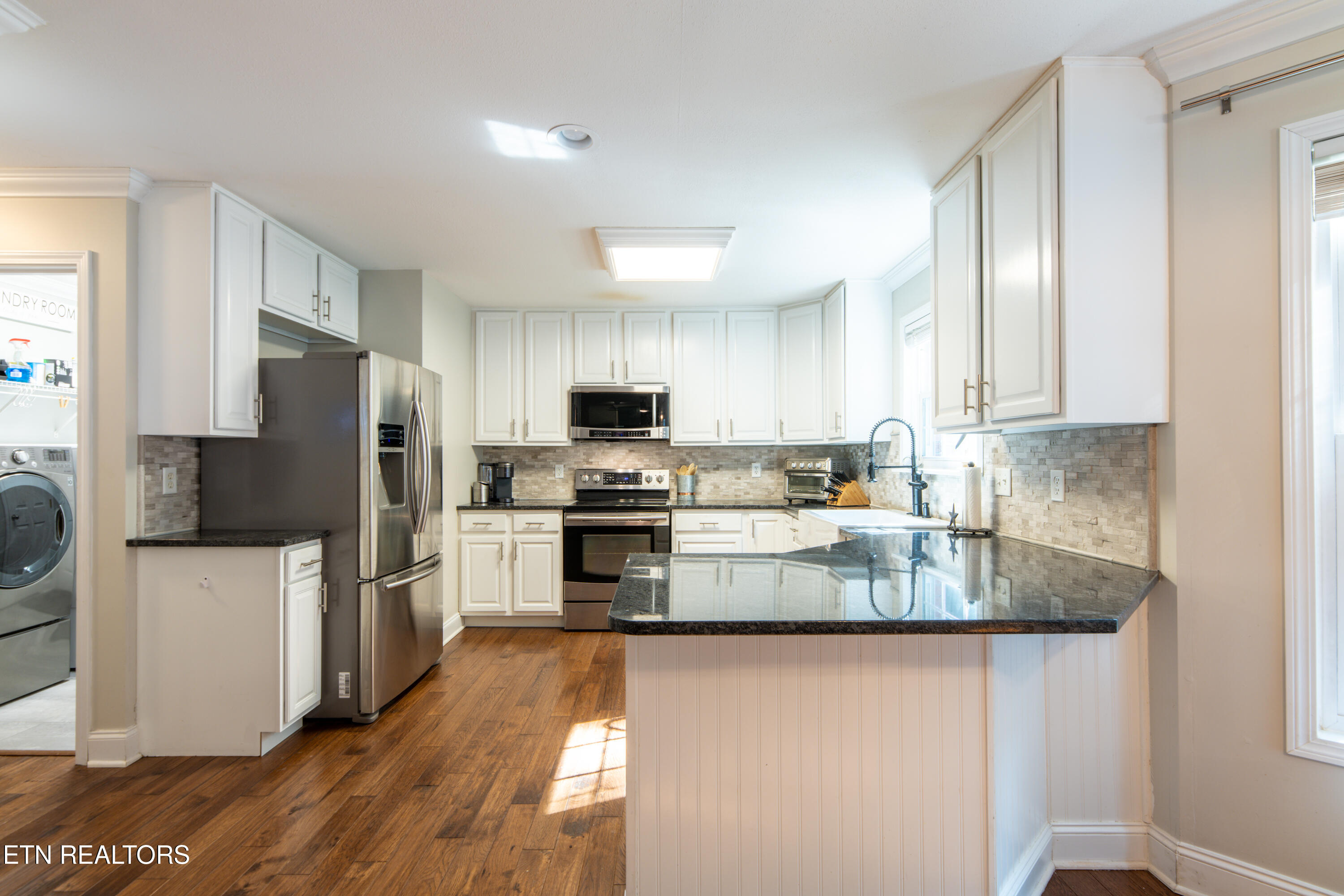 924 Crown Ridge Ln, Powell, TN 37849 - Photo 7 of 39 924 Crown Ridge Lane-8