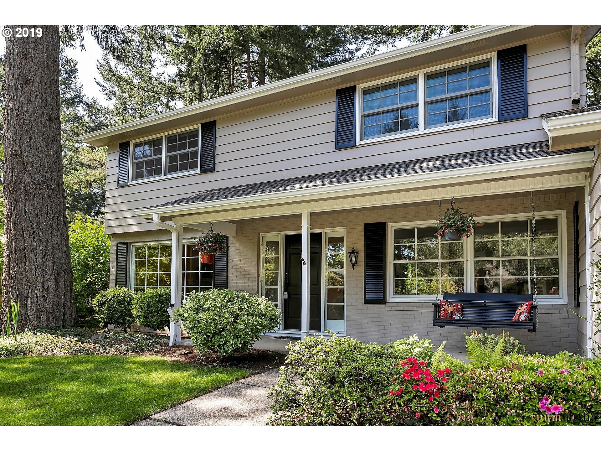 2133 Ridgewood Road Lake Oswego, OR 97034 - Photo 2 of 28 Gallery Image 2