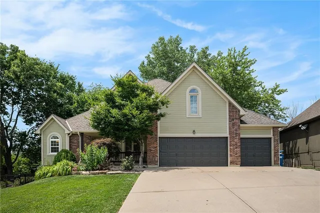 $490,000 | 1112 White Birch Street, Liberty, MO 64068