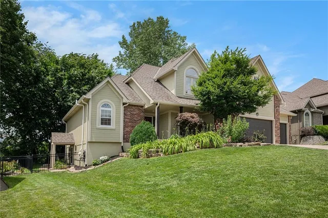 $490,000 | 1112 White Birch Street, Liberty, MO 64068