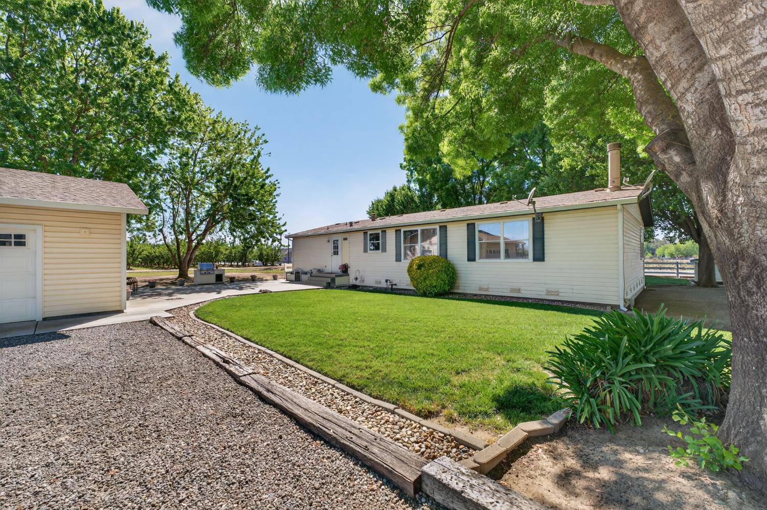 2450 George Road Williams, CA 95987 - Photo 38 of 43 a front view of a house with garden