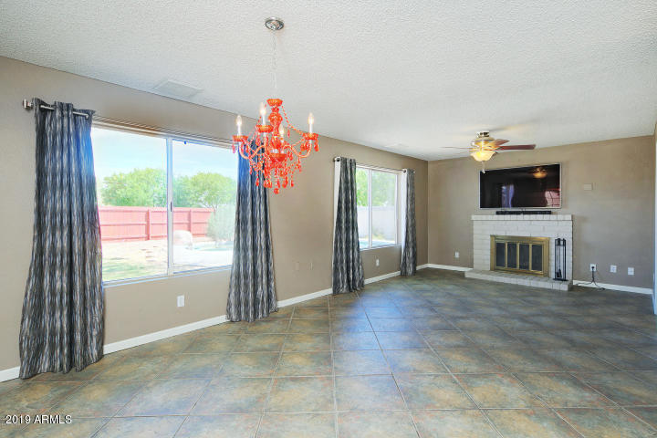 808 West Apollo Avenue Tempe, AZ 85283 - Photo 8 of 14 808 W Apollo - Family Room 2