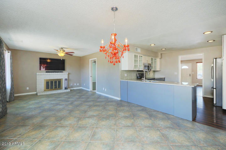 808 West Apollo Avenue Tempe, AZ 85283 - Photo 9 of 14 808 W Apollo - Family Rood