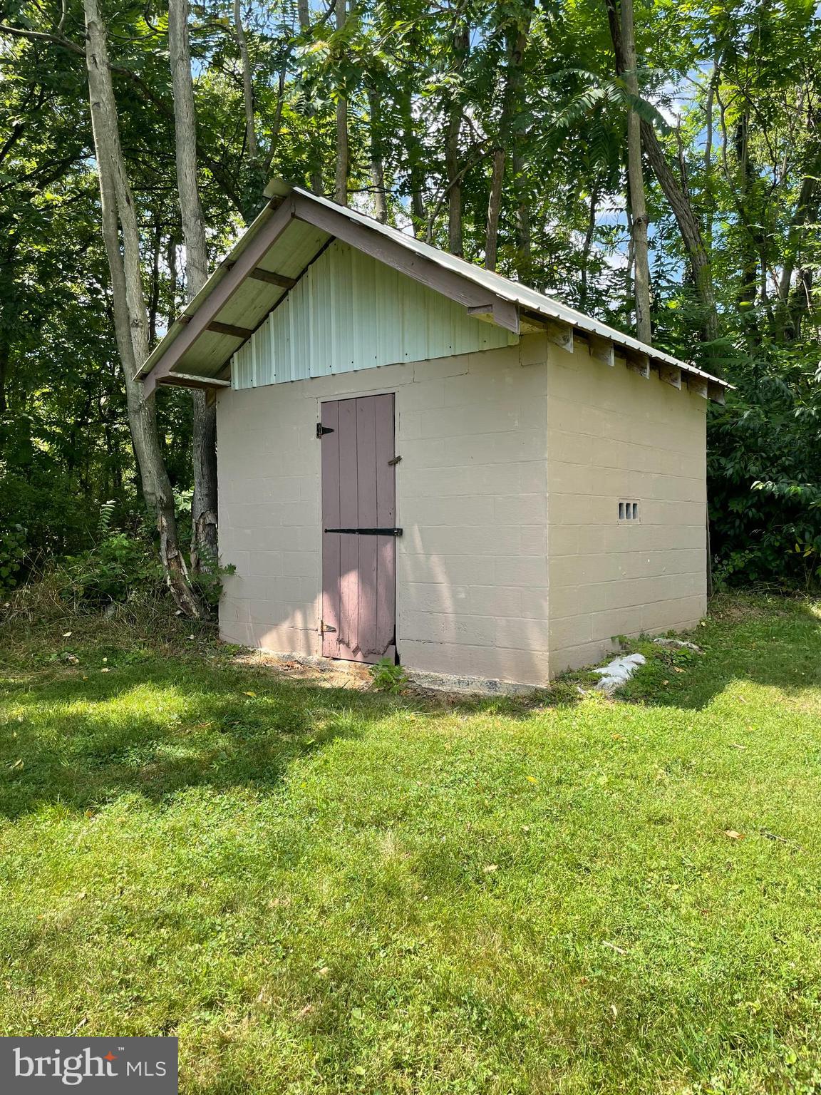 1395 Shepherd Grade Road Shepherdstown, WV 25443 - Photo 5 of 20 storage shed