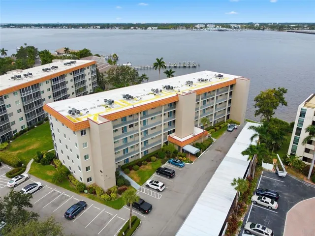 $2,500 | 1600 1st Avenue West, Unit 304A, Bradenton, FL 34205