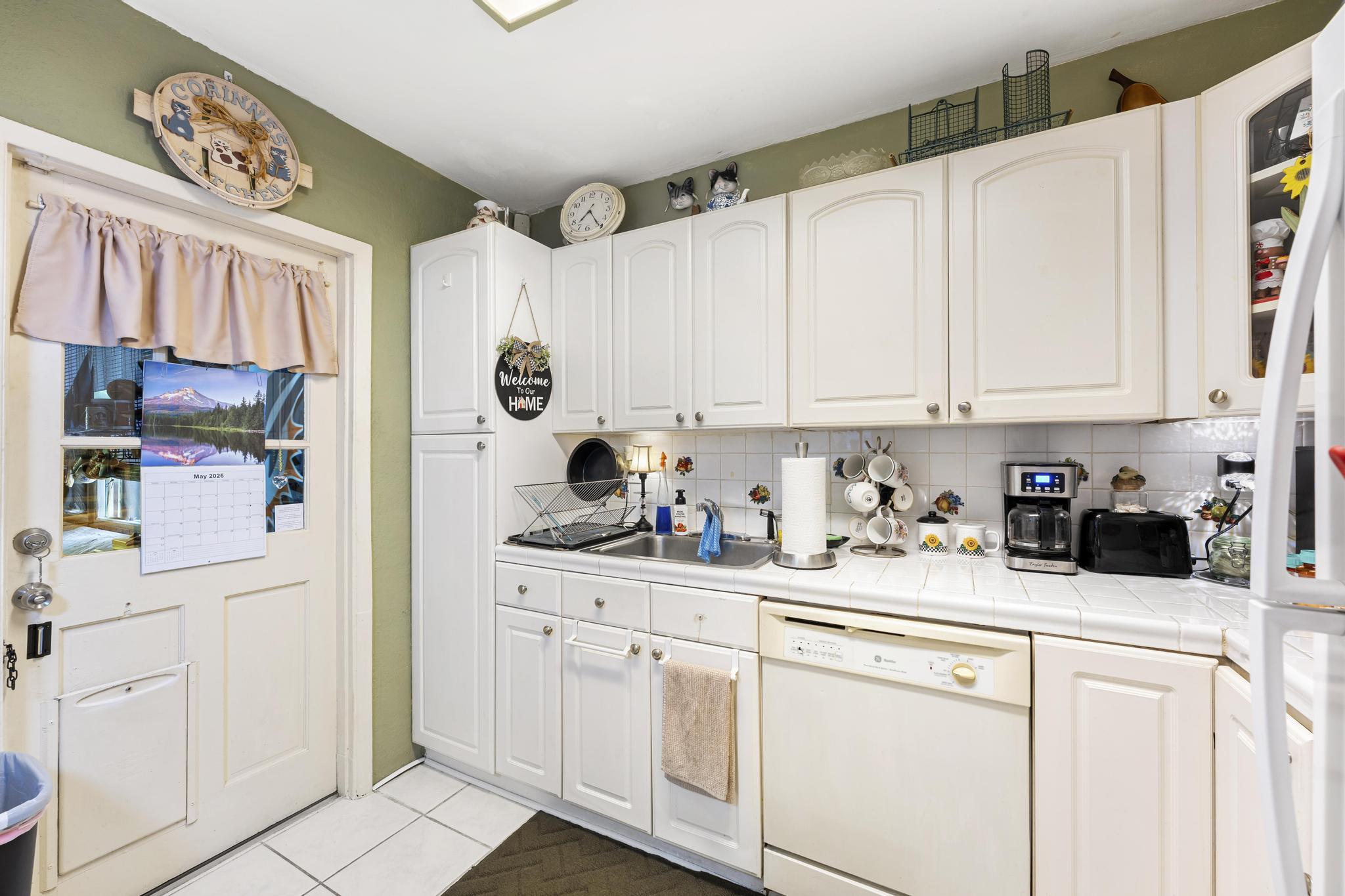 3032 Stanford Road West Palm Beach, FL 33405 - Photo 14 of 33 Kitchen