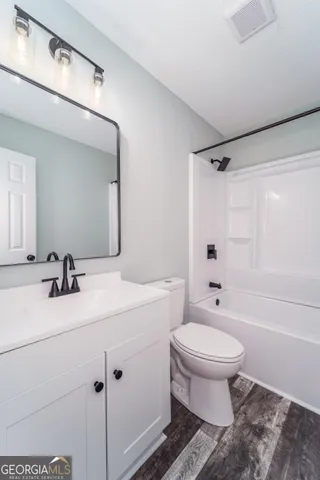 a view of a room with an empty space