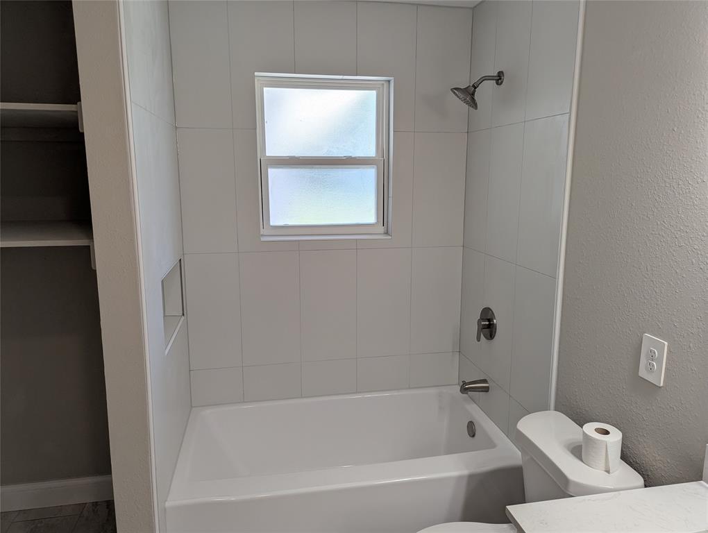 100 West Hull Street Denison, TX 75021 - Photo 20 of 28 a bathroom with a bathtub