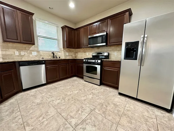 $2,100 | 8622 Sweet Pasture Drive, Tomball, TX 77375