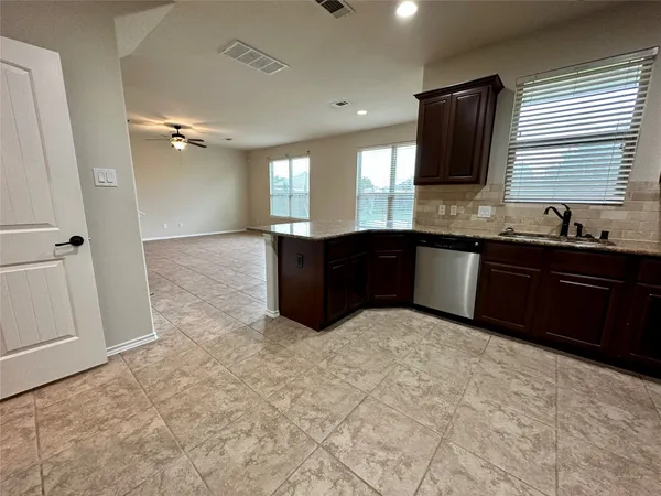 $2,100 | 8622 Sweet Pasture Drive, Tomball, TX 77375