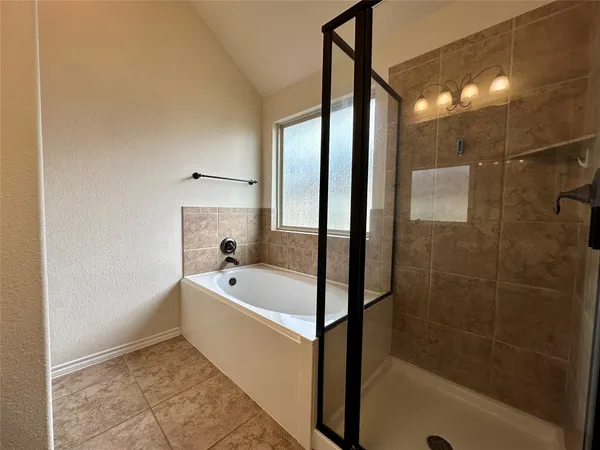 $2,100 | 8622 Sweet Pasture Drive, Tomball, TX 77375