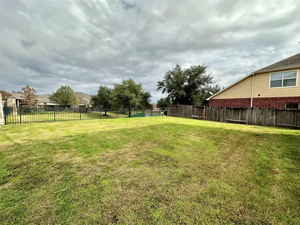 $2,100 | 8622 Sweet Pasture Drive, Tomball, TX 77375