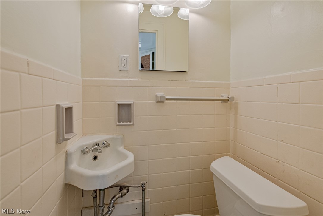 1593 Ivydale Road Cleveland, OH 44118 - Photo 16 of 34 Gallery Image 16