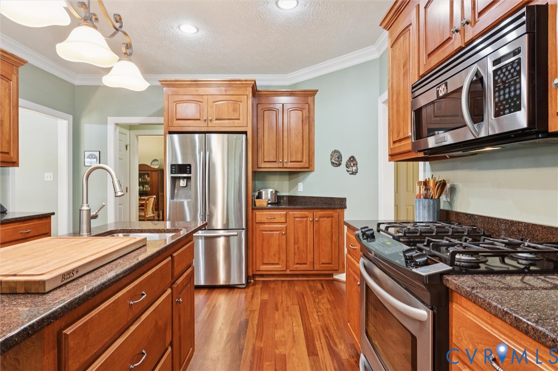 720 Arlington Island Road Lanexa, VA 23089 - Photo 23 of 50 Kitchen featuring appliances with stainless steel