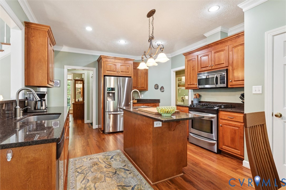 720 Arlington Island Road Lanexa, VA 23089 - Photo 24 of 50 Kitchen with stainless steel appliances, light woo