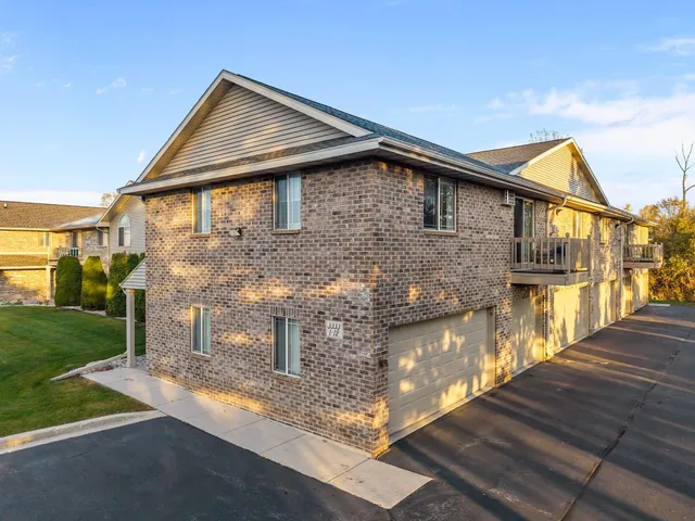 $230,000 | 3333 North Casaloma Drive, Unit 9, Appleton, WI 54913