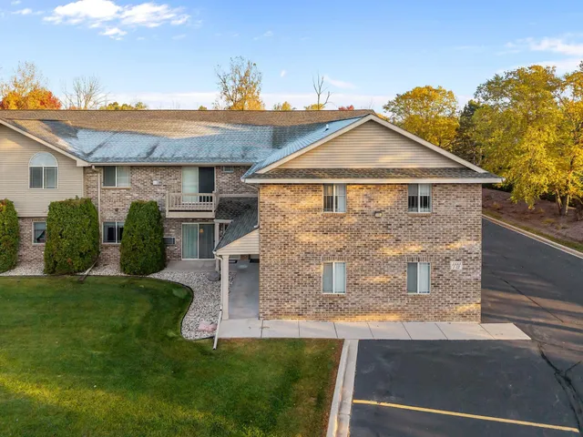 $230,000 | 3333 North Casaloma Drive, Unit 9, Appleton, WI 54913