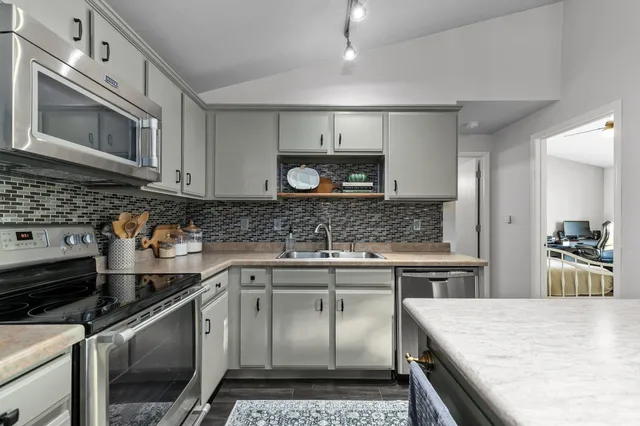 $230,000 | 3333 North Casaloma Drive, Unit 9, Appleton, WI 54913