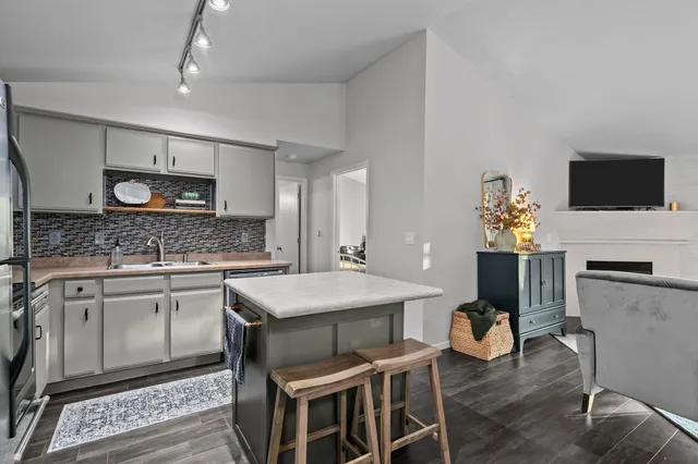 $230,000 | 3333 North Casaloma Drive, Unit 9, Appleton, WI 54913