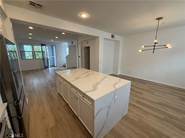 $3,950 | 3009 East Pacific Coast Highway, Long Beach, CA 90755