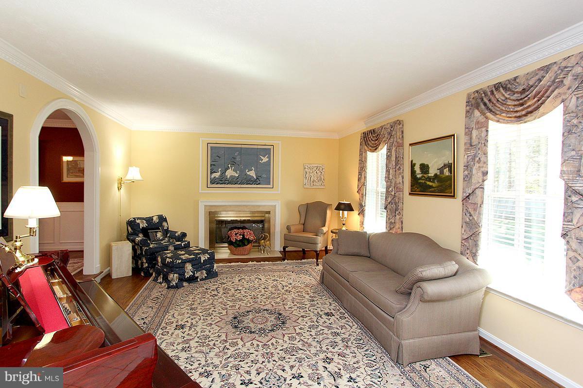 16201 Whitehaven Road Silver Spring, MD 20906 - Photo 11 of 30 Living Room
