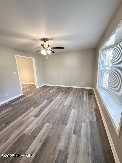 422 Pine Valley Road Jacksonville, NC 28546 - Photo 16 of 56 Living Room
