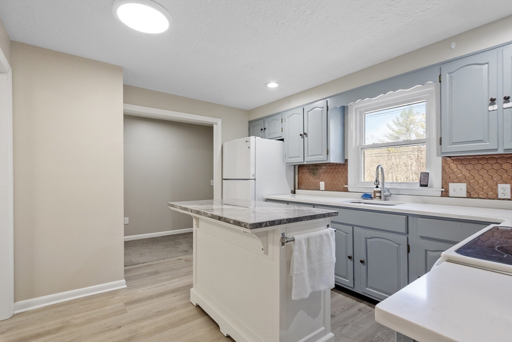 511 East County Road Rutland, MA 01543 - Photo 5 of 42