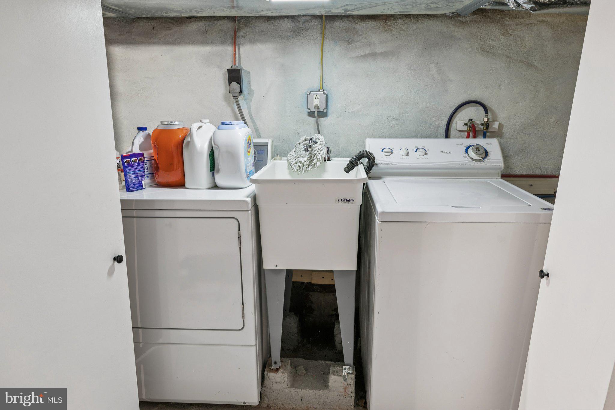 2412 Madison Square Philadelphia, PA 19146 - Photo 33 of 39 a utility room with dryer and washer