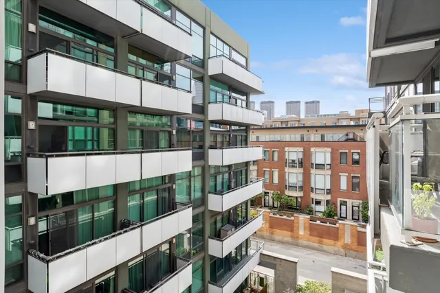 $465,000 | 660 West Wayman Street, Unit 501, Chicago, IL 60661