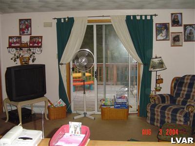 3400 Long Run Road Lehighton, PA 18235 - Photo 2 of 4 Living Room