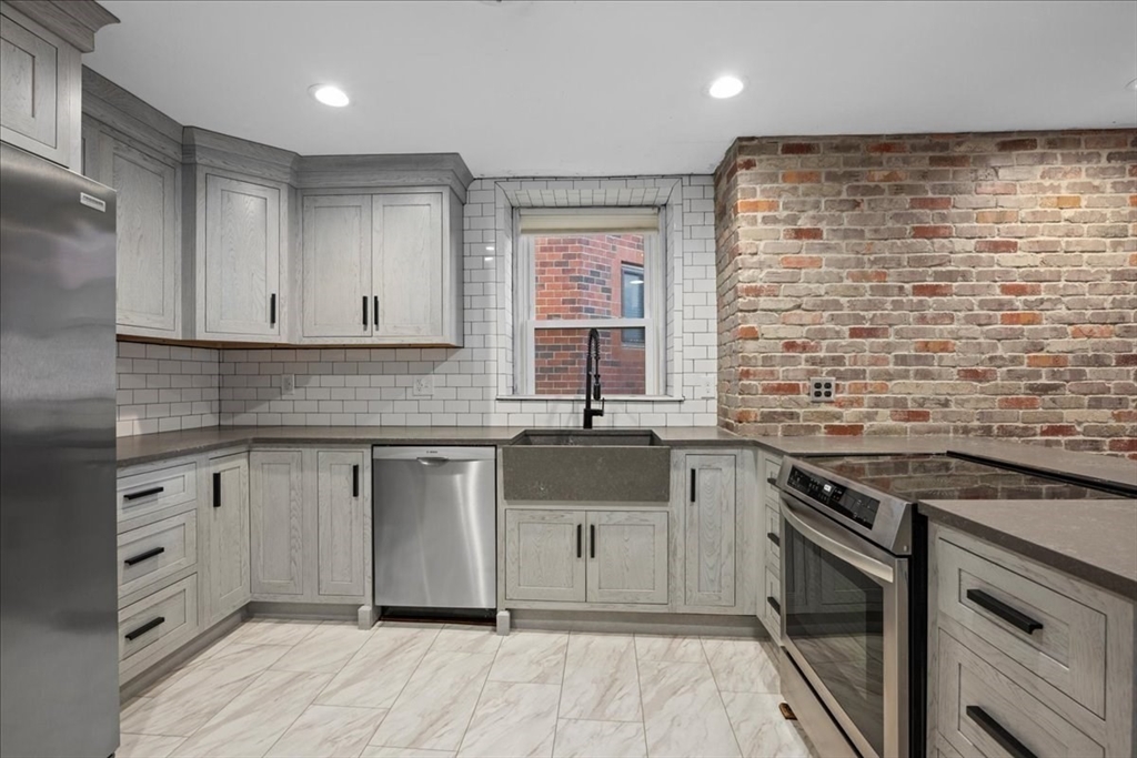 40 Elm Street, Unit 1 Worcester, MA 01609 - Photo 13 of 35