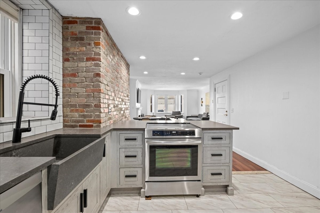 40 Elm Street, Unit 1 Worcester, MA 01609 - Photo 15 of 35
