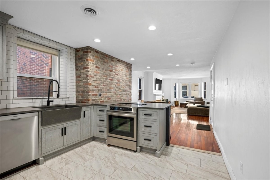 40 Elm Street, Unit 1 Worcester, MA 01609 - Photo 16 of 35