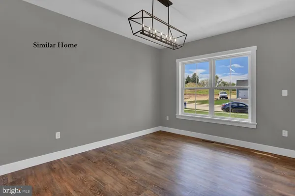 a view of empty room with window