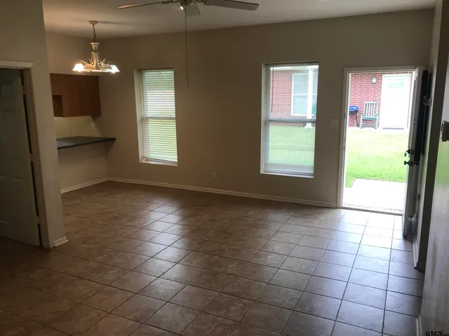 $1,195 | 19044 FM 2493, Flint, TX 75762
