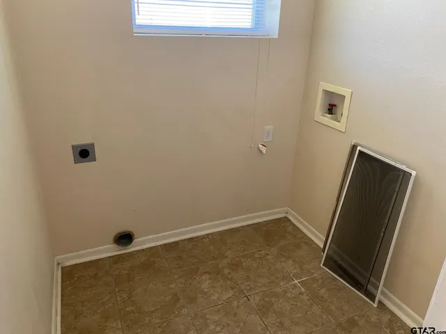 $1,195 | 19044 FM 2493, Flint, TX 75762