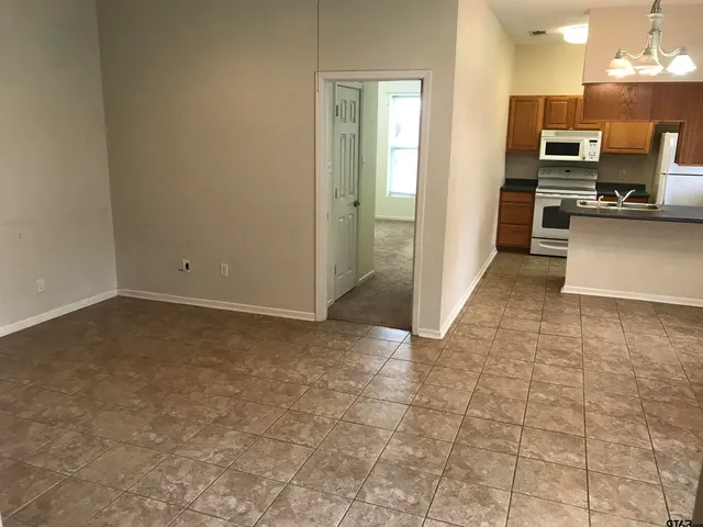 $1,195 | 19044 FM 2493, Flint, TX 75762