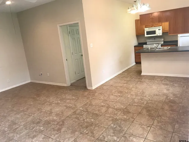 $1,195 | 19044 FM 2493, Flint, TX 75762