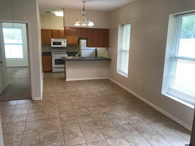 $1,195 | 19044 FM 2493, Flint, TX 75762