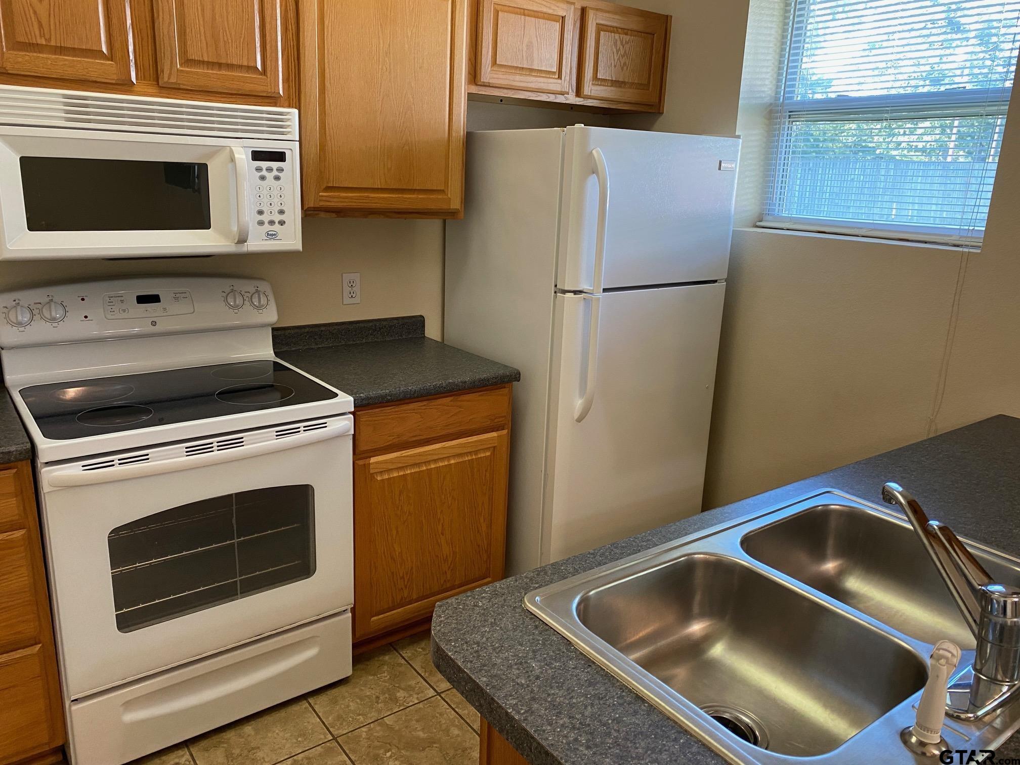 19044 FM 2493 Flint, TX 75762 - Photo 9 of 20 a kitchen with a stove microwave and refrigerator