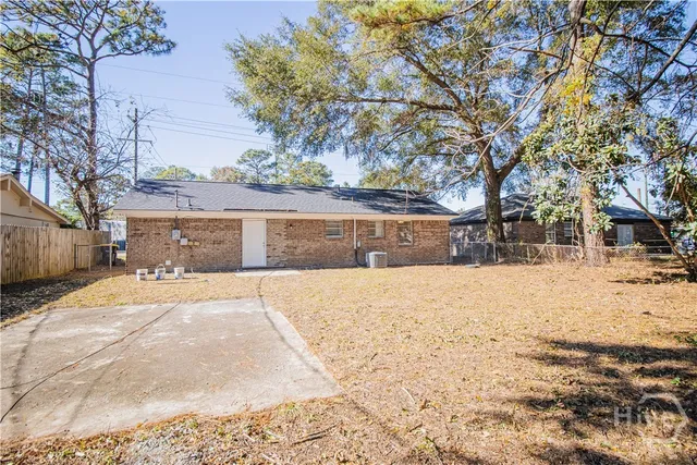 $1,800 | 7116 Skidaway Road, Savannah, GA 31406